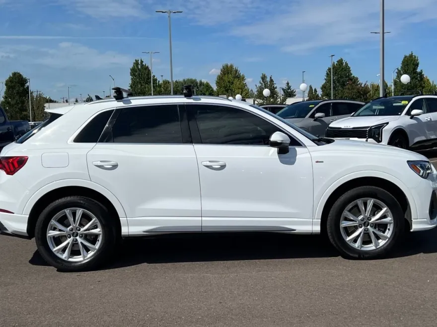 2023 Audi Q3 S line Premium photo 1