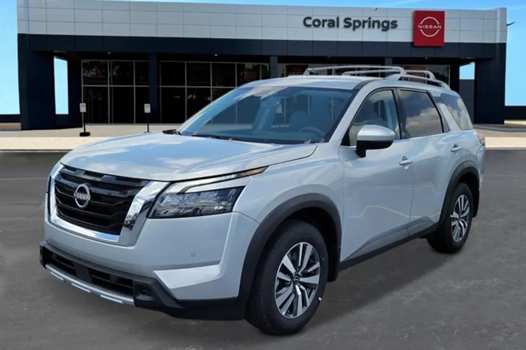 2025 Nissan Pathfinder SL photo 1