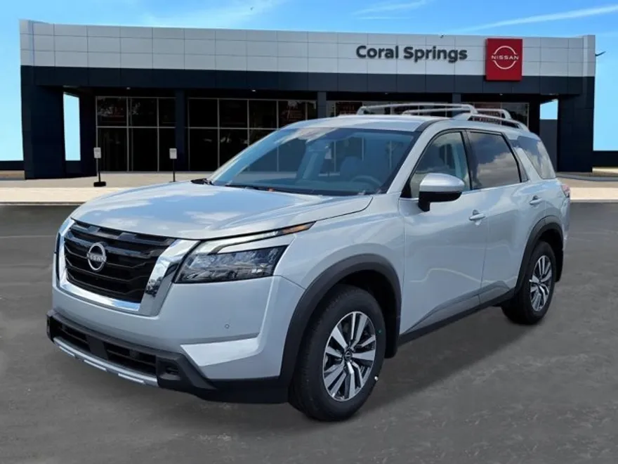 2025 Nissan Pathfinder SL photo 1