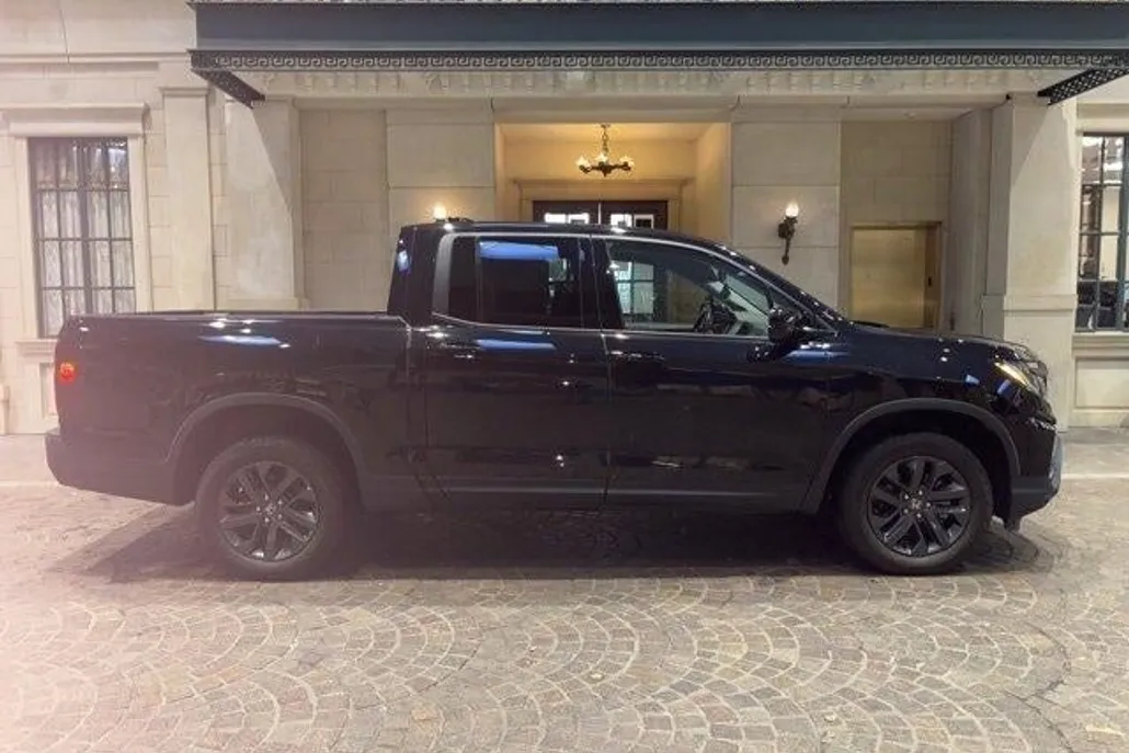2023 Honda Ridgeline Sport photo 1