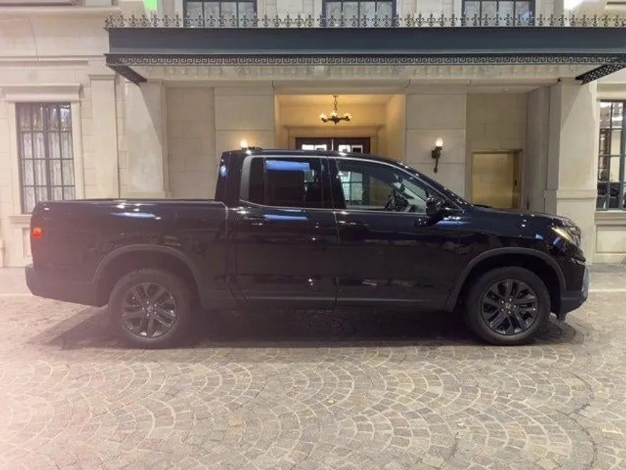 2023 Honda Ridgeline Sport photo 1