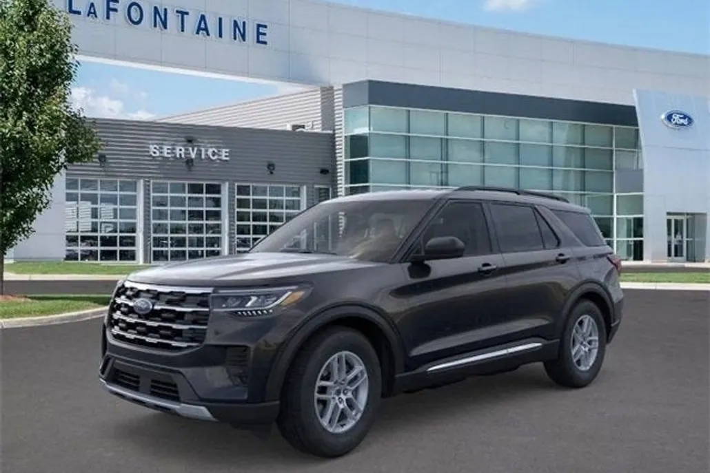 2025 Ford Explorer photo 1
