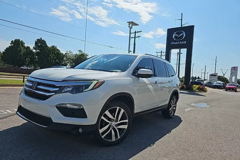 2016 Honda Pilot Elite photo 1