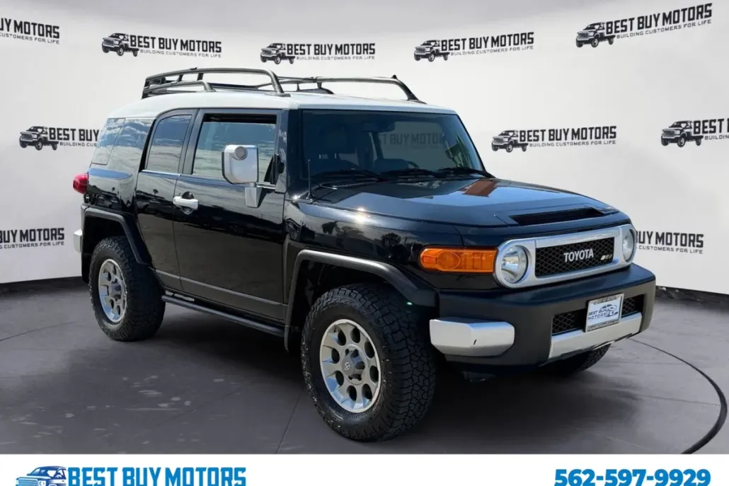 2013 Toyota FJ Cruiser Base photo 1
