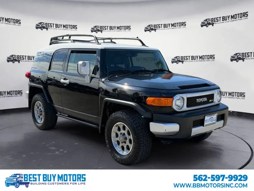 2013 Toyota FJ Cruiser Base photo 1