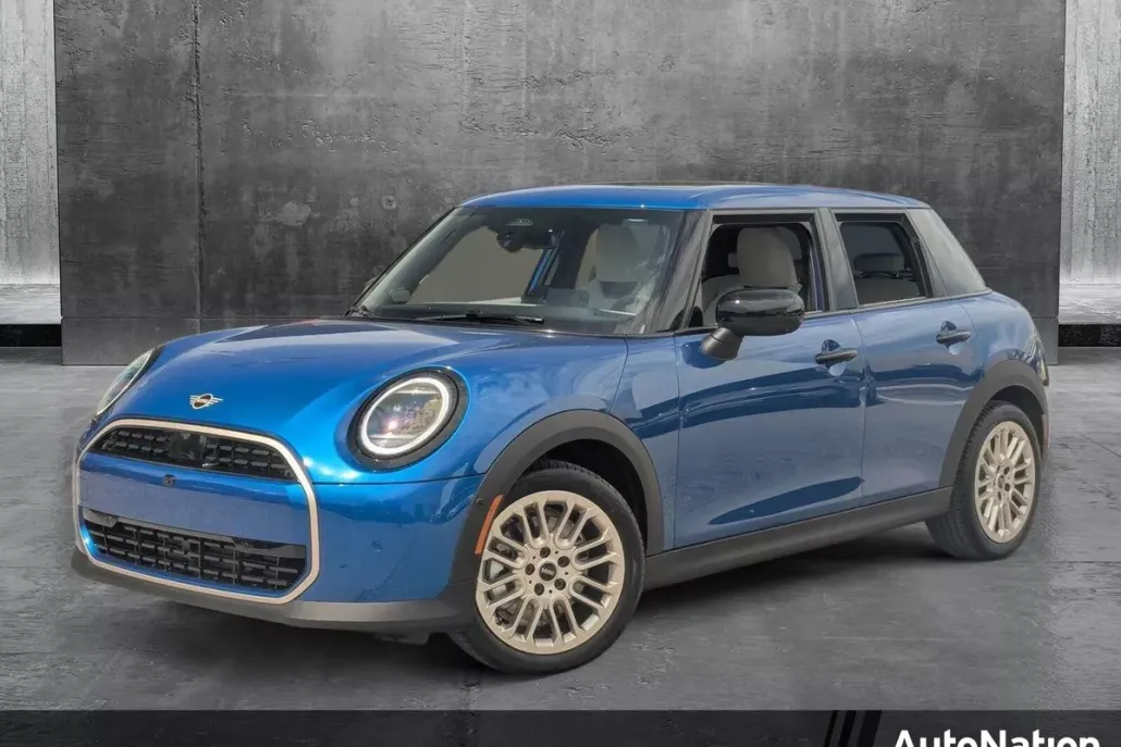 2025 Mini Cooper Hardtop 4 Door Iconic photo 1