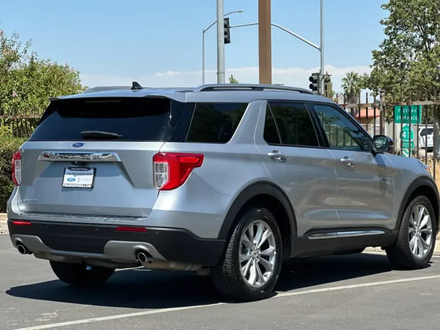 2023 Ford Explorer Limited photo 1