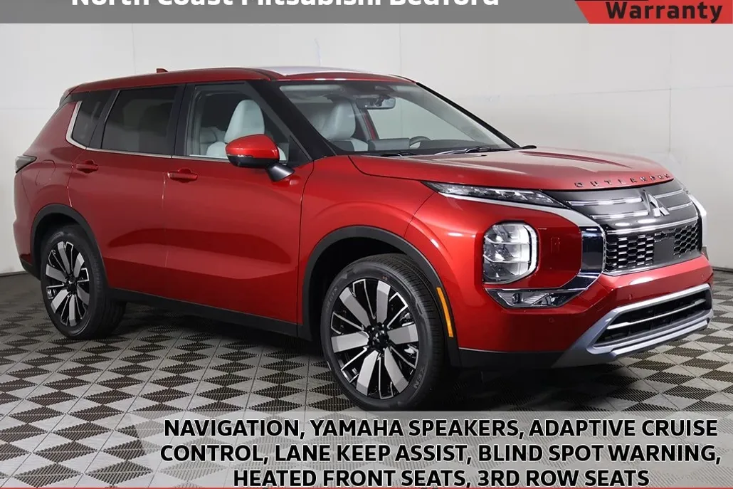 2025 Mitsubishi Outlander SE photo 1