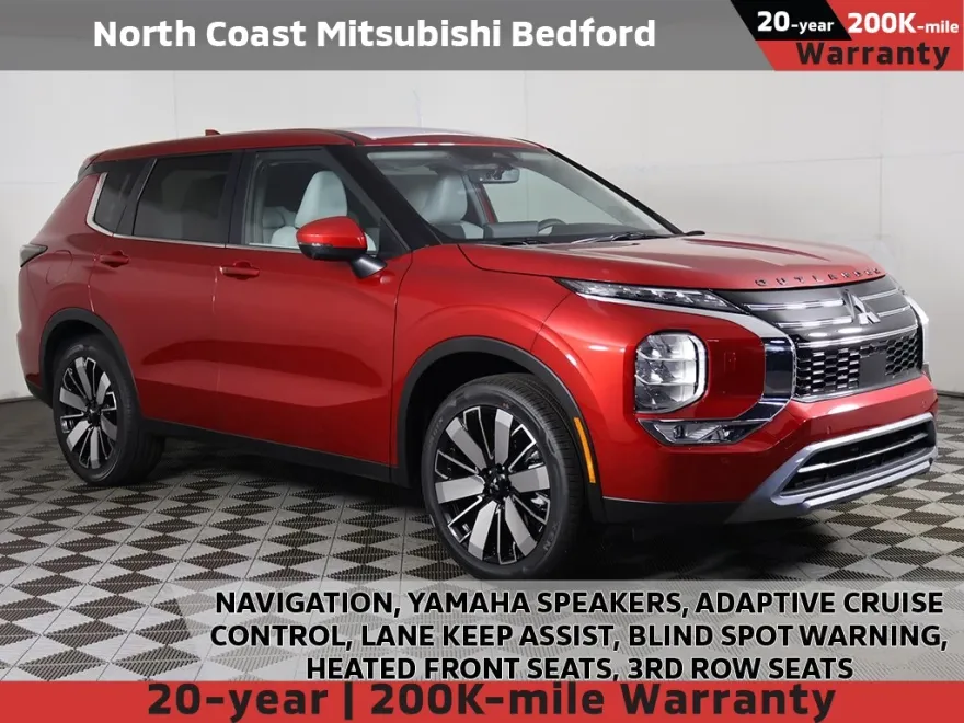 2025 Mitsubishi Outlander SE photo 1