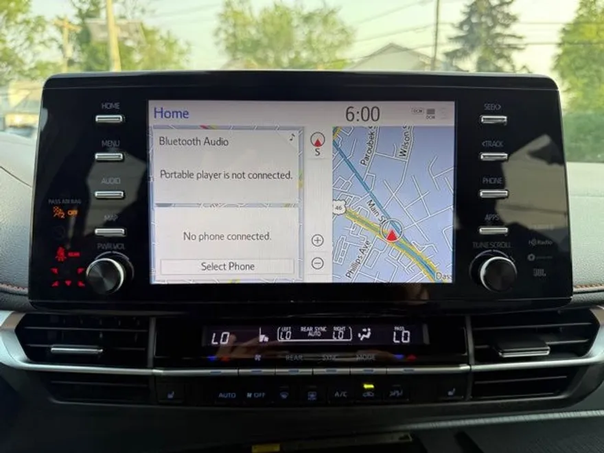 2022 Toyota Sienna XSE photo 32