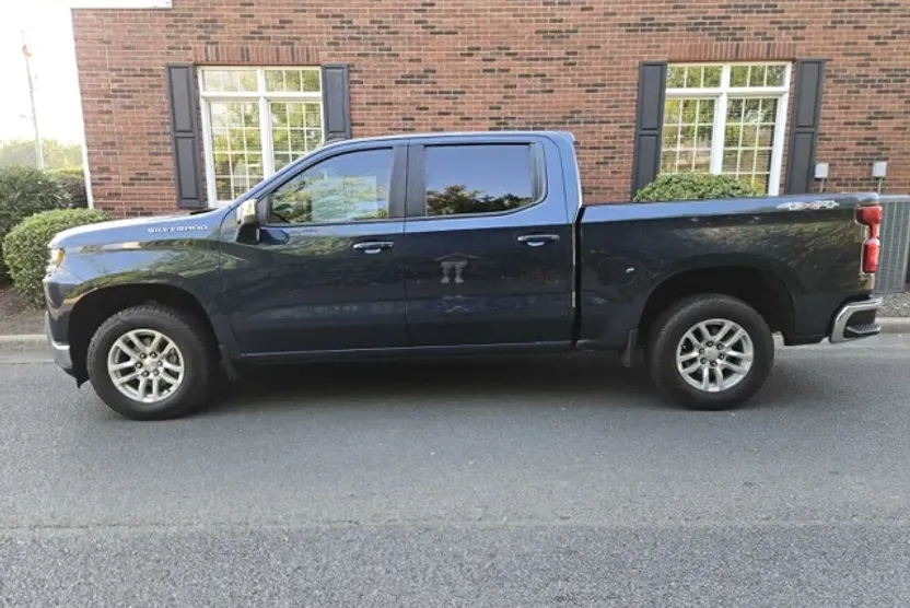 2021 Chevrolet Silverado 1500 LT photo 1