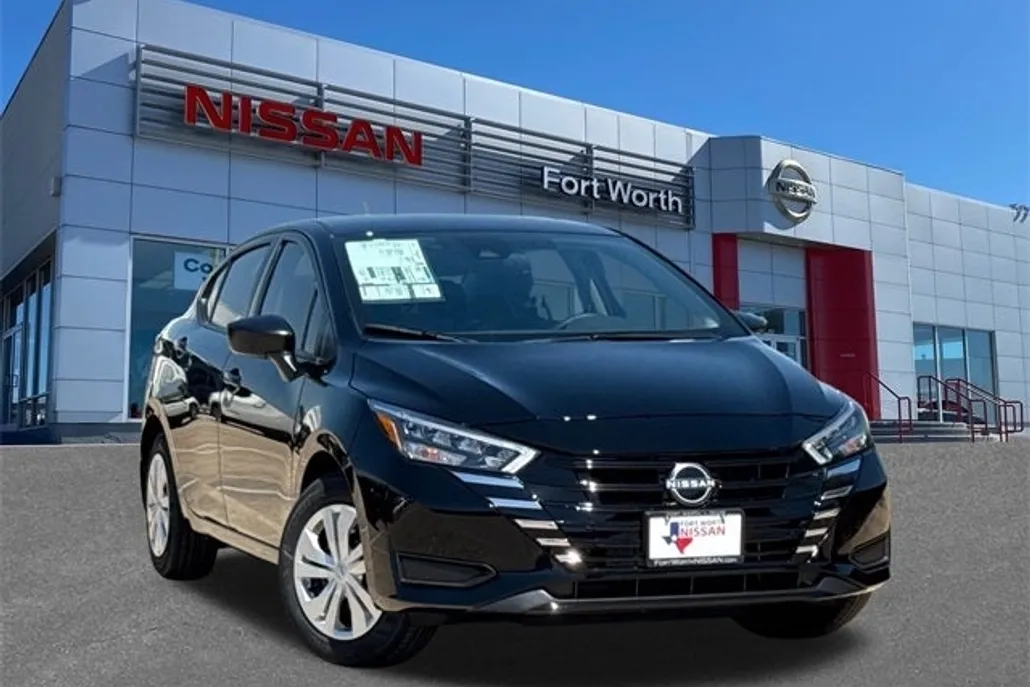 2025 Nissan Versa 1.6 S photo 1
