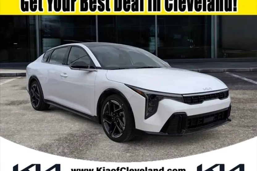 2025 Kia K4 GT-Line photo 1