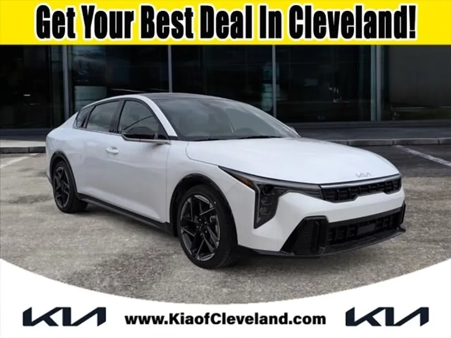 2025 Kia K4 GT-Line photo 1