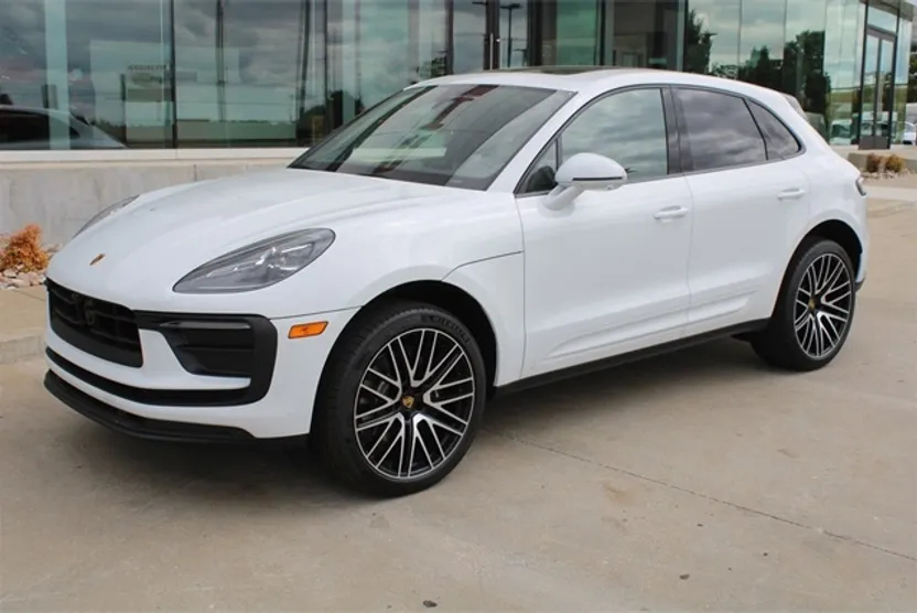 2025 Porsche Macan Base photo 1