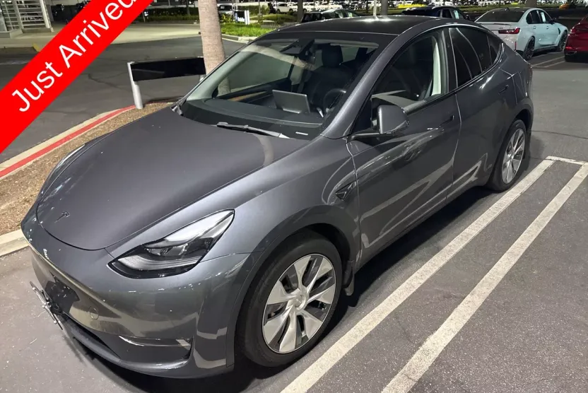 2023 Tesla Model Y Long Range photo 1