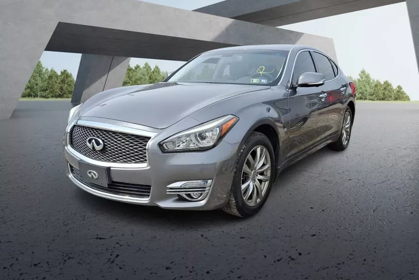 2017 Infiniti Q70 3.7 photo 1
