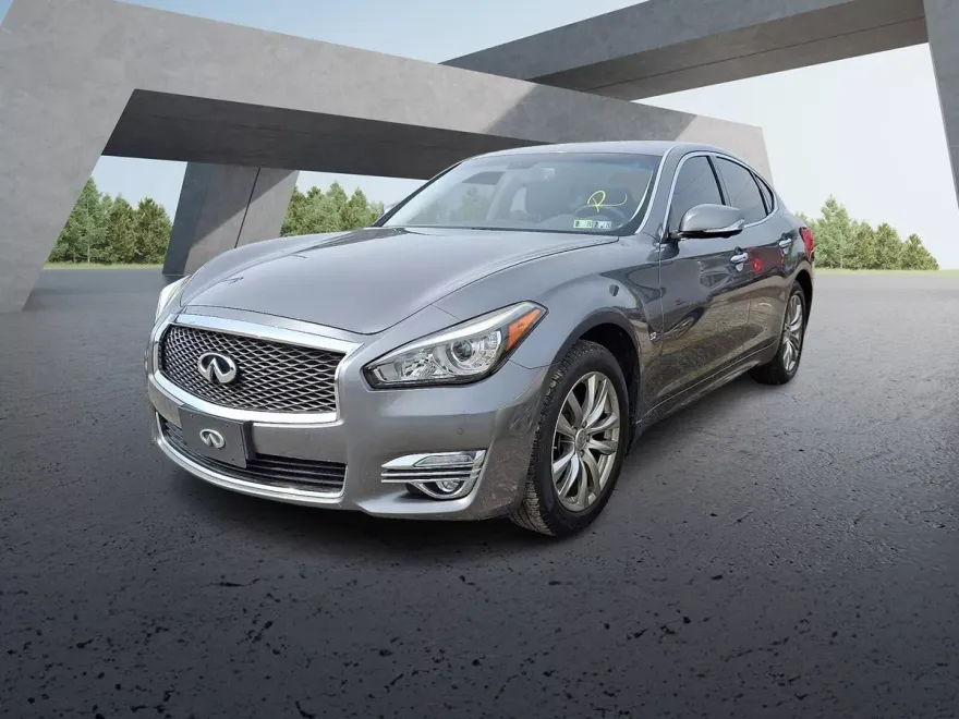 2017 Infiniti Q70 3.7 photo 1