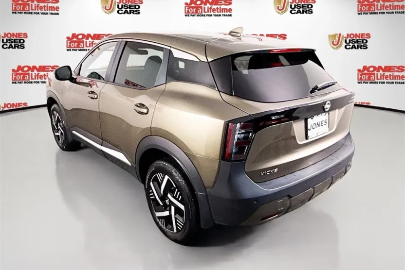 2025 Nissan Kicks SV photo 1