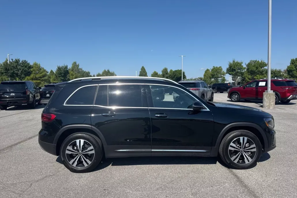 2025 Mercedes Benz GLB 250 4MATIC photo 1