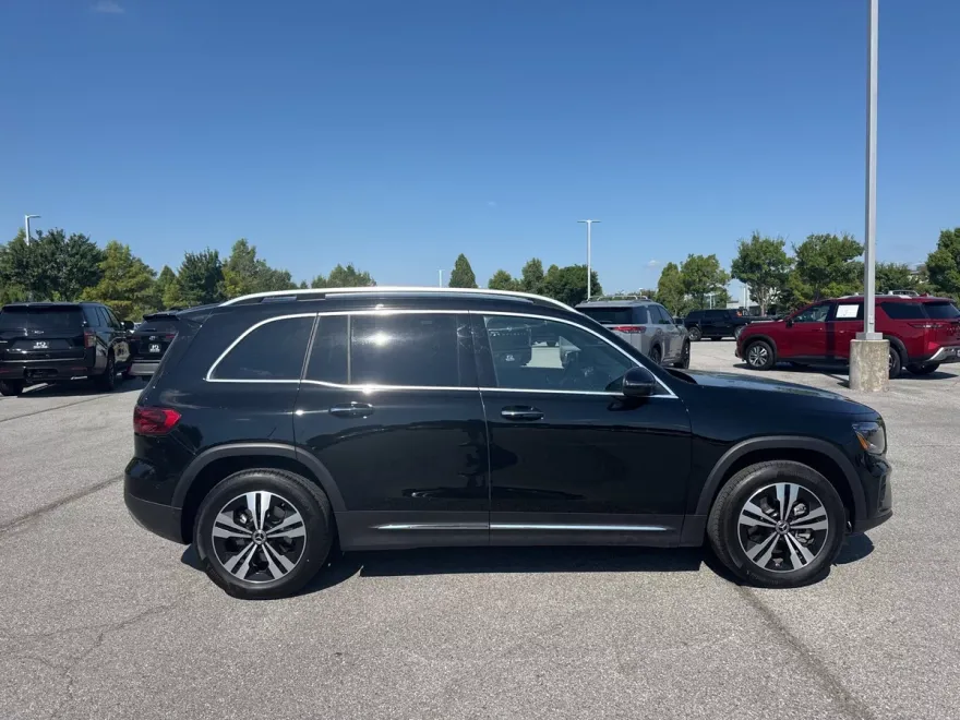 2025 Mercedes Benz GLB 250 4MATIC photo 1