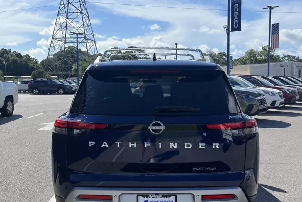 2024 Nissan Pathfinder Platinum photo 1