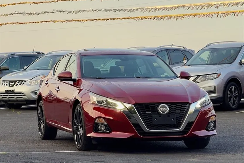 2019 Nissan Altima 2.5 Platinum photo 1
