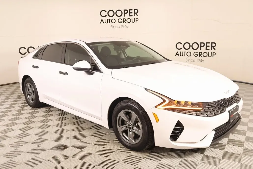 2022 Kia K5 LXS photo 1