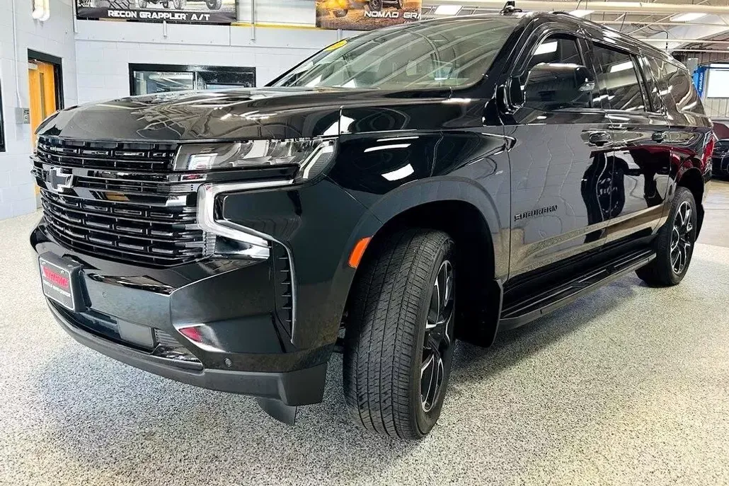 2023 Chevrolet Suburban 1500 RST photo 1