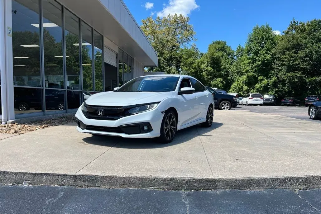 2019 Honda Civic Sport photo 1