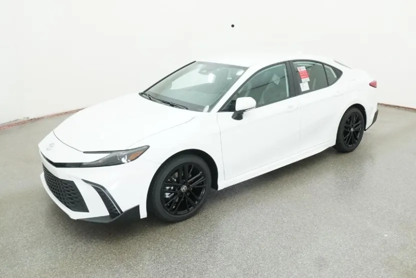2025 Toyota Camry SE photo 1
