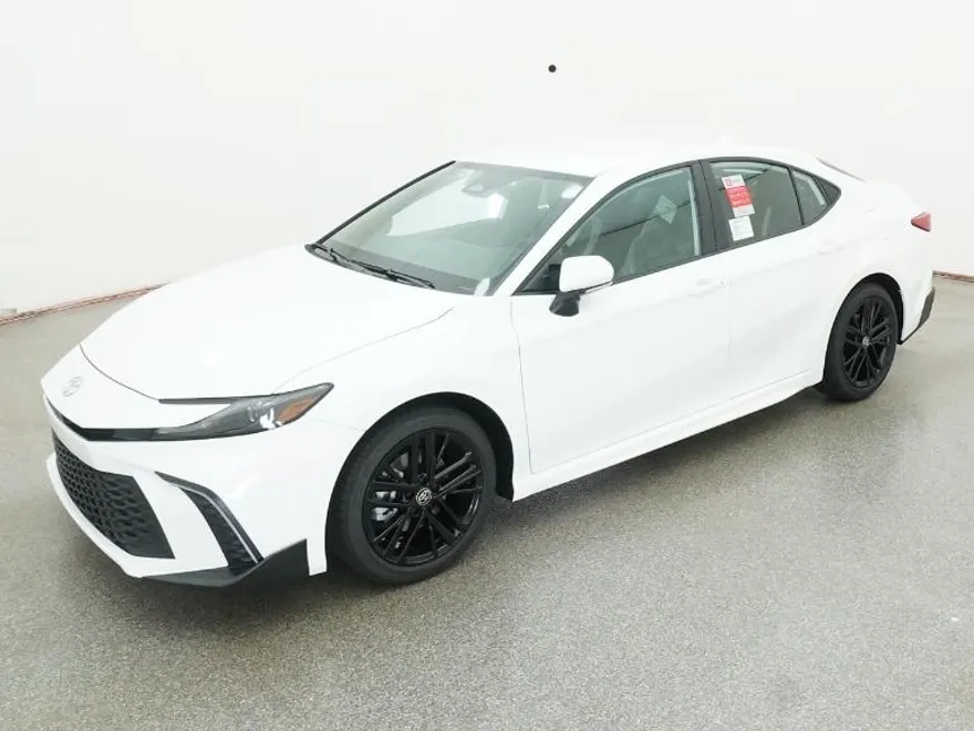 2025 Toyota Camry SE photo 1