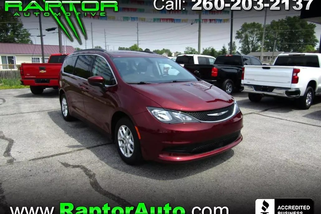 2021 Chrysler Voyager LXi photo 1