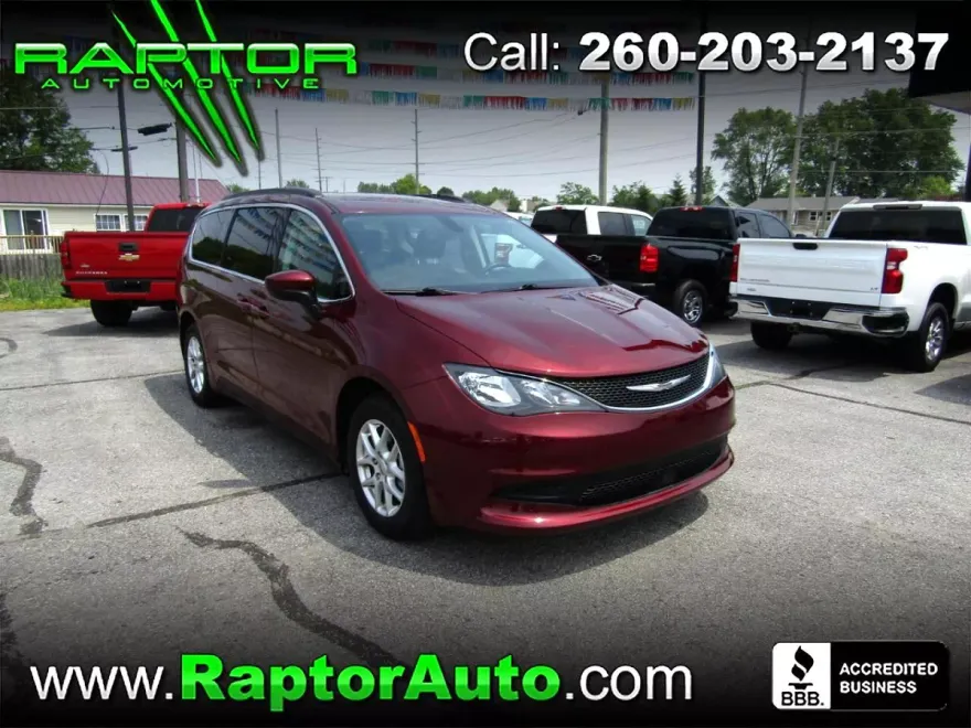 2021 Chrysler Voyager LXi photo 1