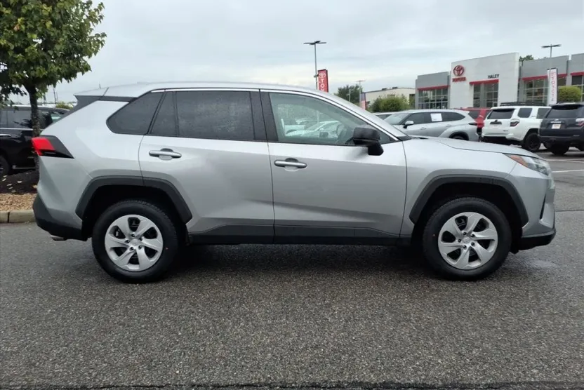 2024 Toyota RAV4 LE photo 1
