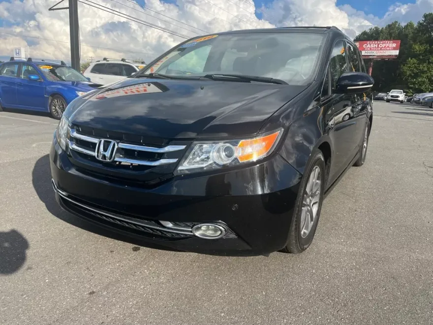 2016 Honda Odyssey Touring photo 1