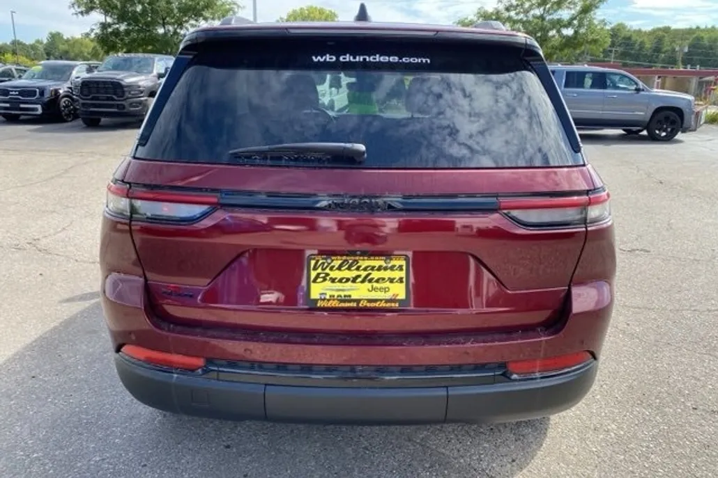 2022 Jeep Grand Cherokee Altitude photo 1