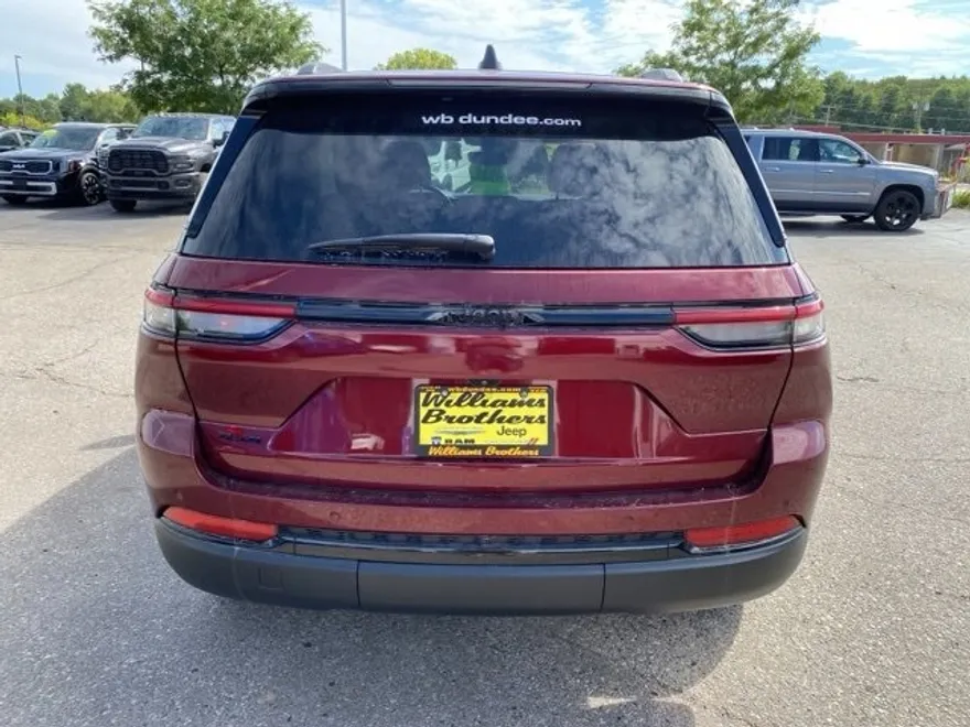 2022 Jeep Grand Cherokee Altitude photo 1