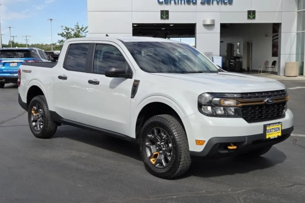 2023 Ford Maverick XLT photo 1