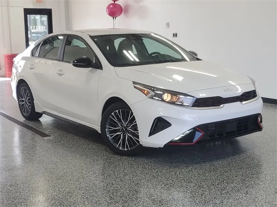 2023 Kia Forte GT-Line photo 1