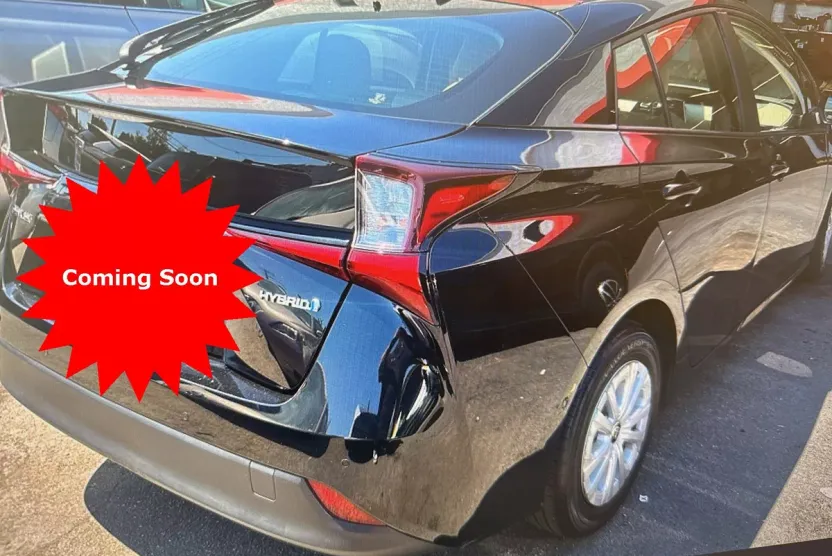 2021 Toyota Prius LE photo 1