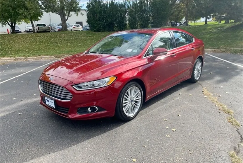 2016 Ford Fusion SE photo 1
