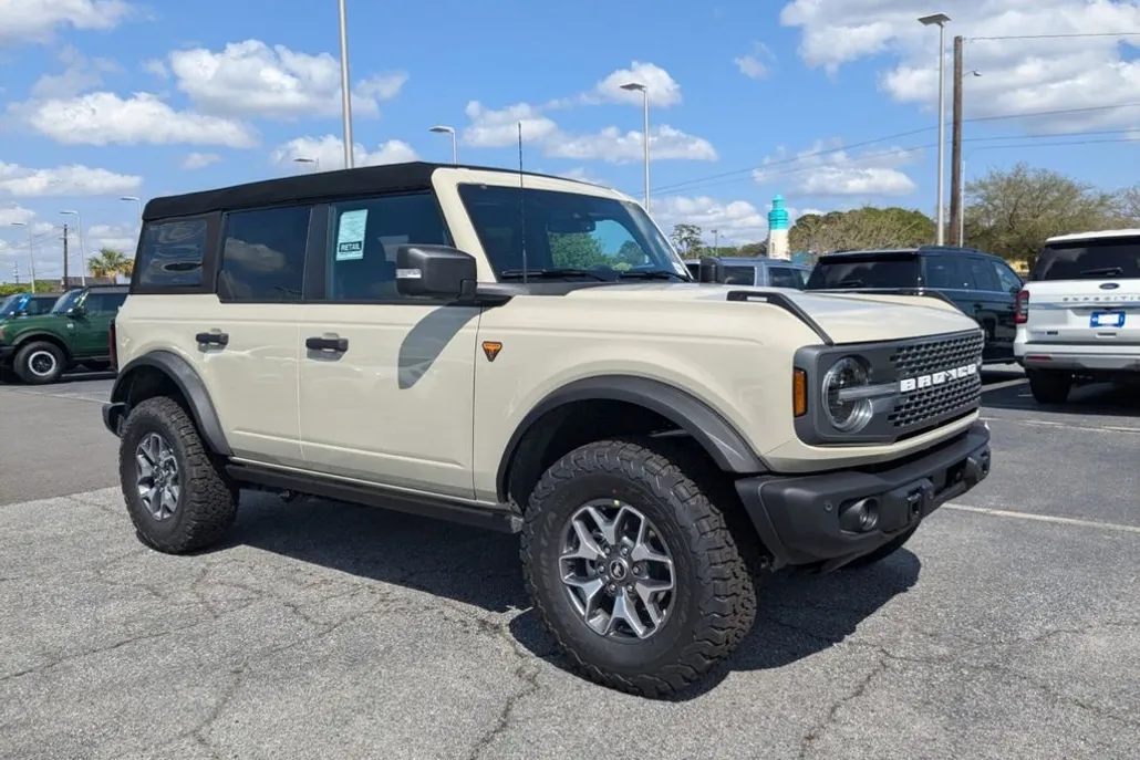 2025 Ford Bronco Badlands photo 1