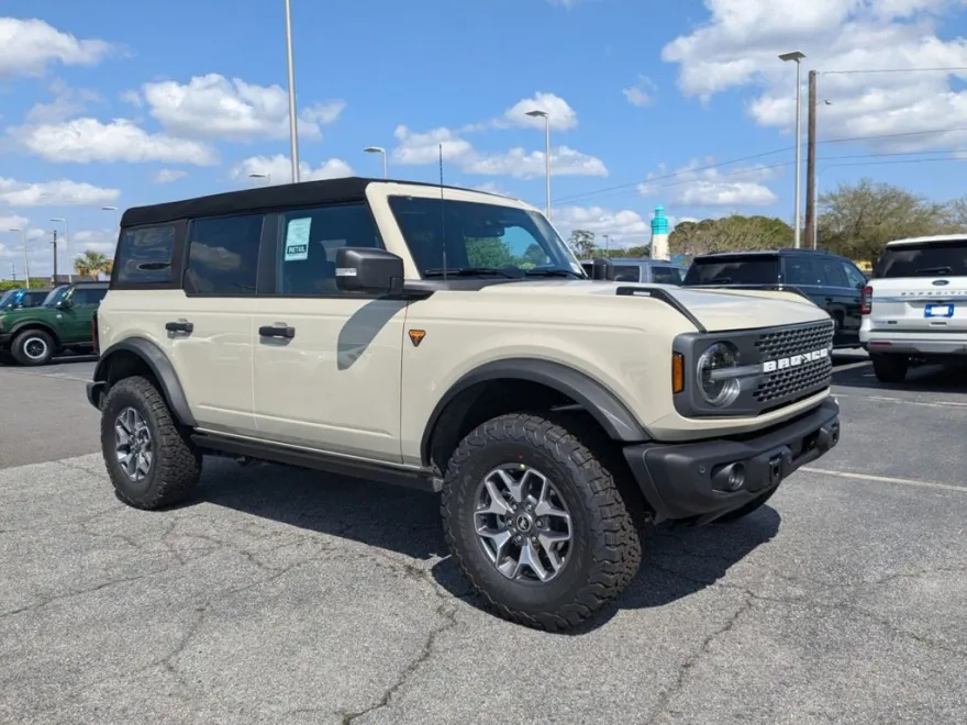 2025 Ford Bronco Badlands photo 1