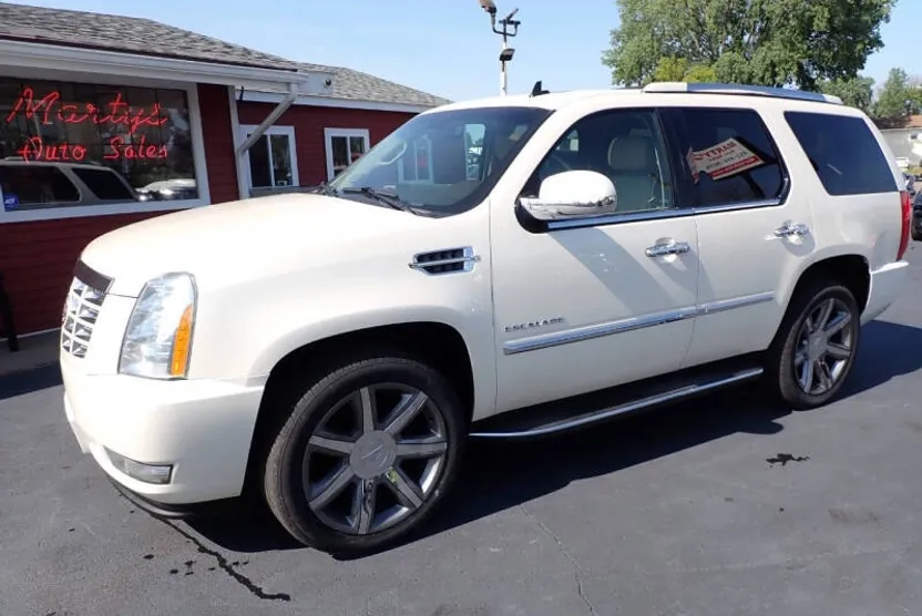 2013 Cadillac Escalade Luxury photo 1