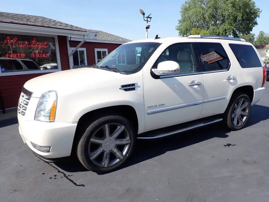 2013 Cadillac Escalade Luxury photo 1
