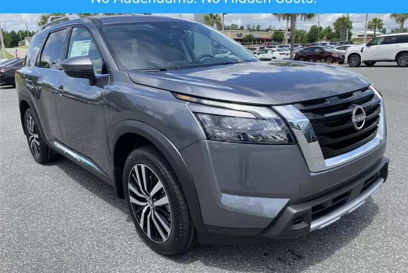 2025 Nissan Pathfinder Platinum photo 1