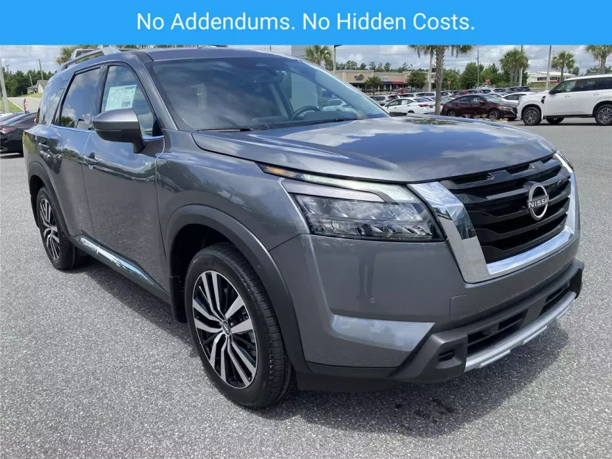 2025 Nissan Pathfinder Platinum photo 1