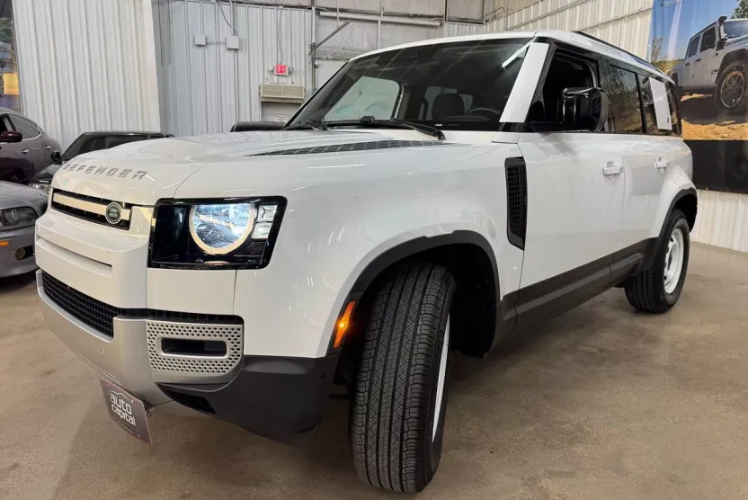 2020 Land Rover Defender 110 photo 1