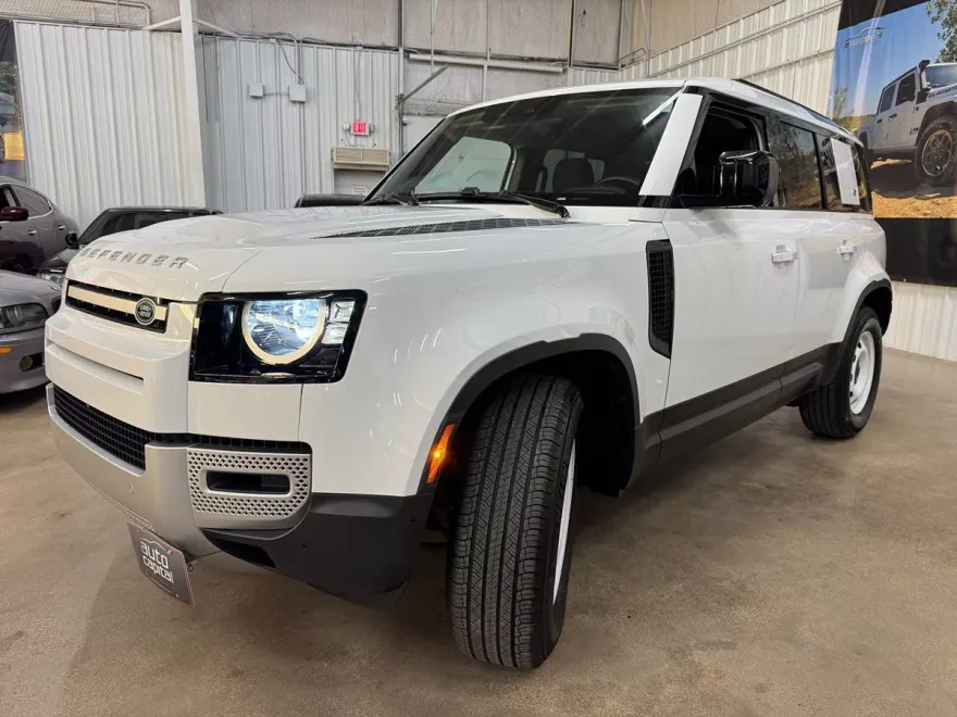 2020 Land Rover Defender 110 photo 1